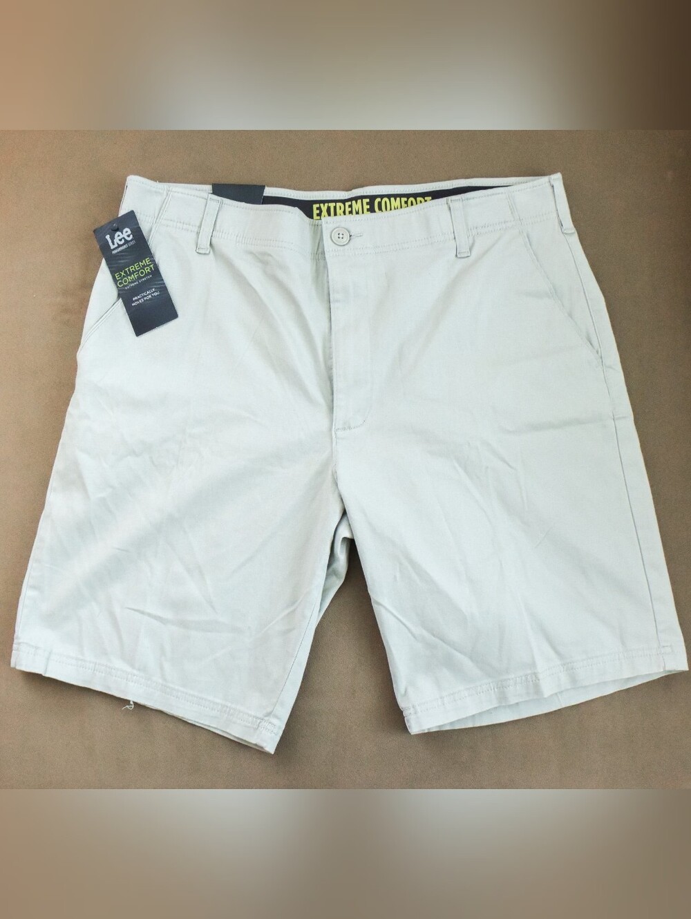 *Lee* Men's Extreme Comfort Series Flat-Front "Stone" Shorts, size 38 - NEW!